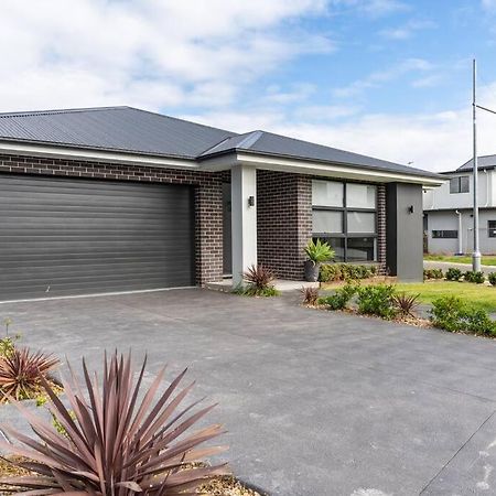 Neat 4 Bedroom In Catherine Fields Narellan Eksteriør billede