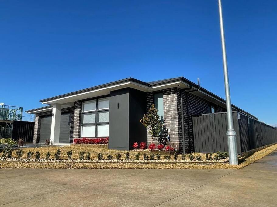 Neat 4 Bedroom In Catherine Fields Narellan Eksteriør billede