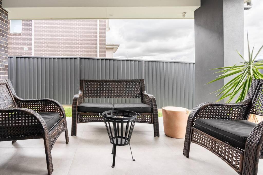 Neat 4 Bedroom In Catherine Fields Narellan Eksteriør billede