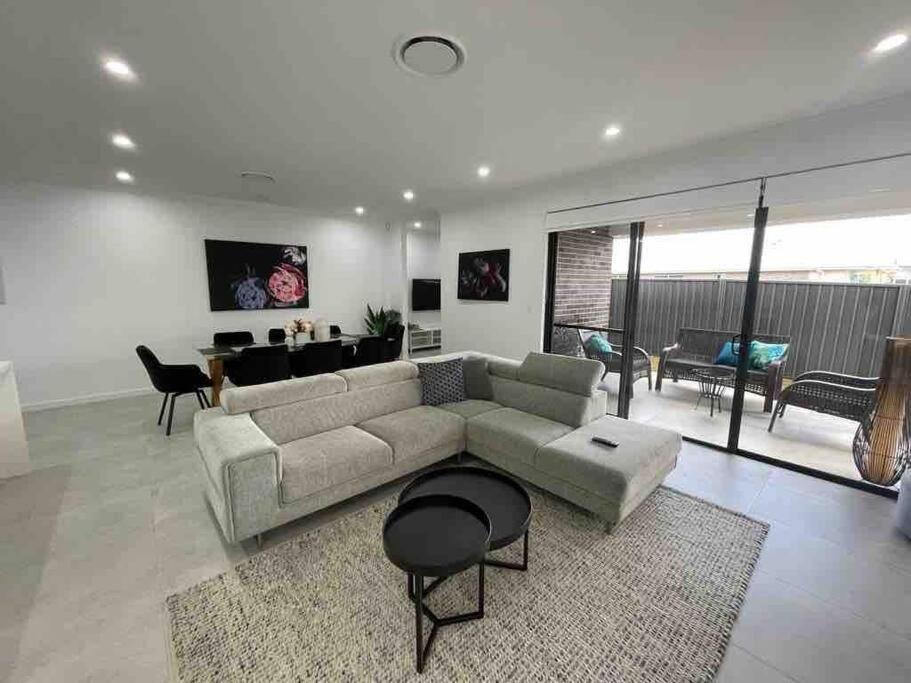 Neat 4 Bedroom In Catherine Fields Narellan Eksteriør billede