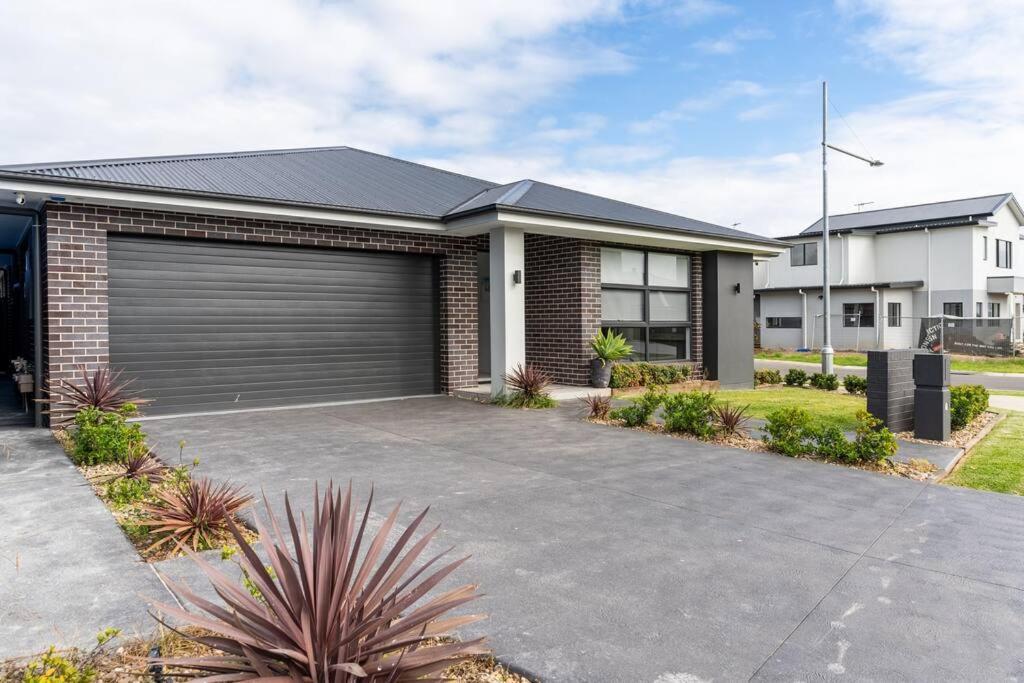 Neat 4 Bedroom In Catherine Fields Narellan Eksteriør billede